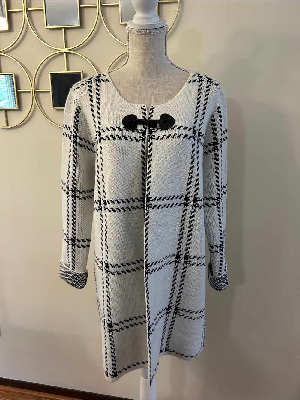 Oliver.O Open front women’s plaid knit Cardigan in white & black size XL